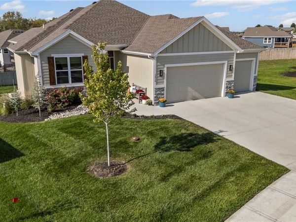 1810 Garden Court, Basehor, KS 66007