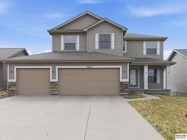 16611 Dora Hamann Parkway, Omaha, NE 68116