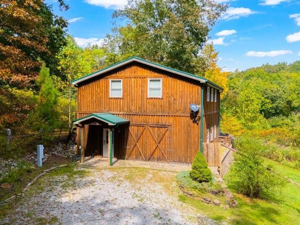 369 Reynolds Road , Bee Spring, KY 42207
