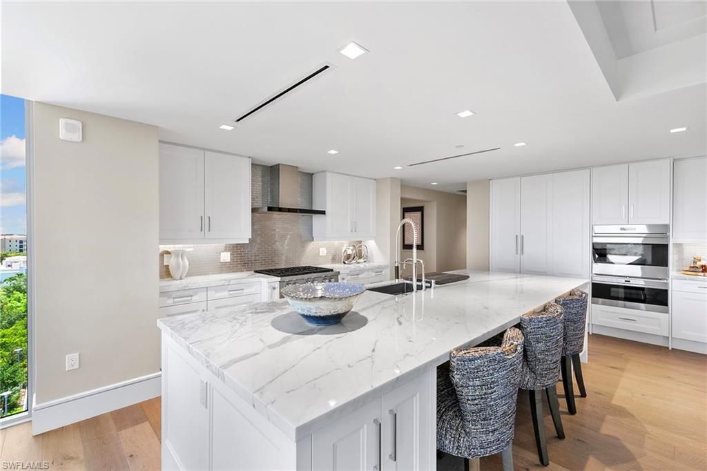 6897 Grenadier Blvd, Unit 704, Naples, FL 34108 Photo