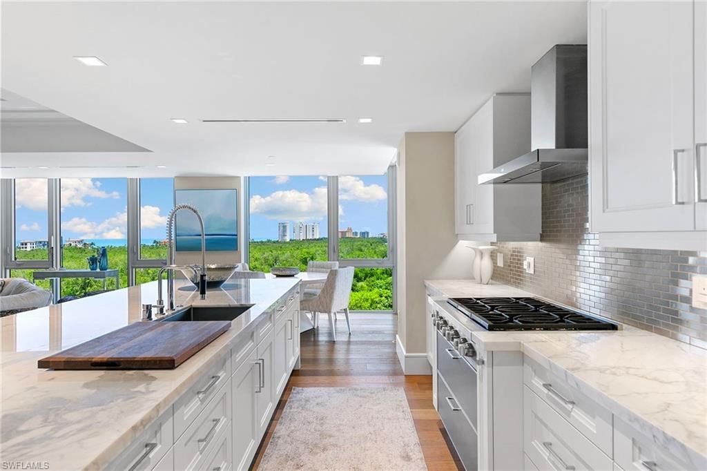 6897 Grenadier Blvd, Unit 704, Naples, FL 34108 Photo