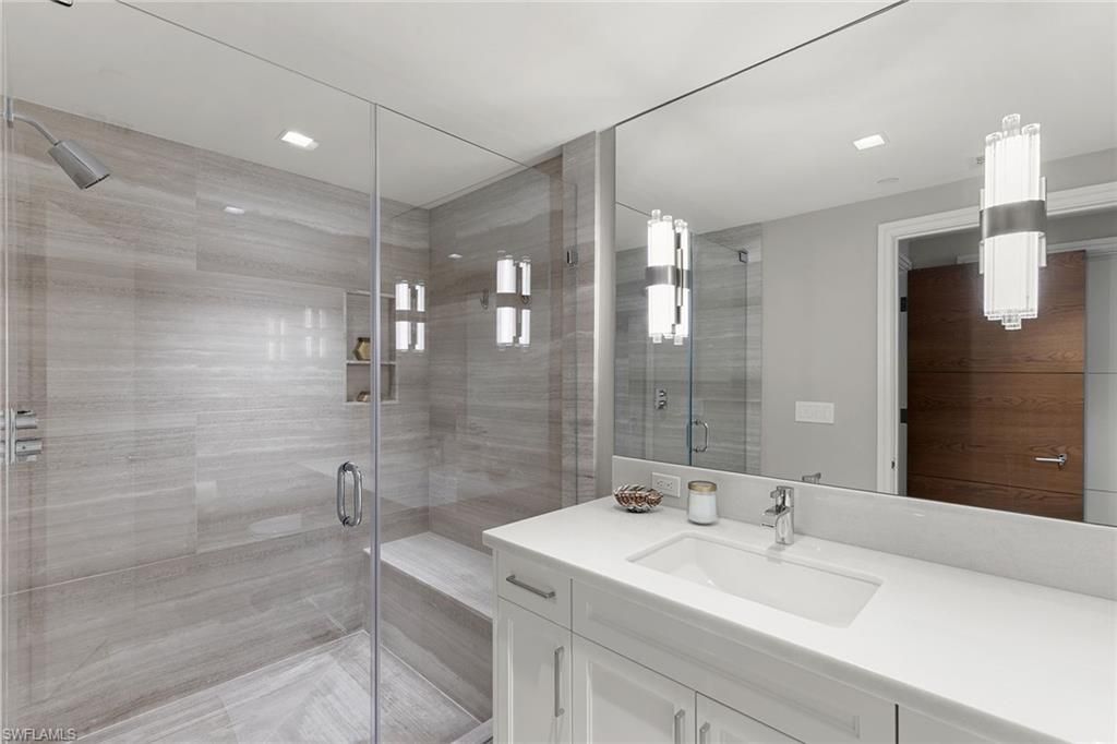 6897 Grenadier Blvd, Unit 704, Naples, FL 34108 Photo