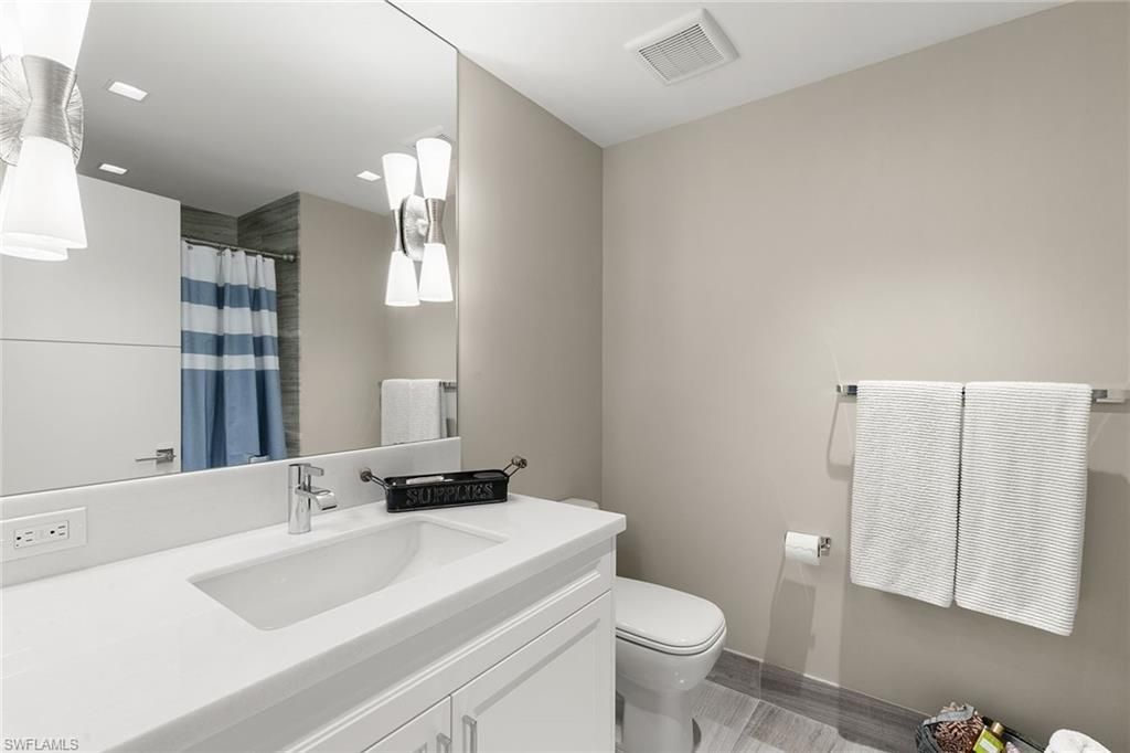 6897 Grenadier Blvd, Unit 704, Naples, FL 34108 Photo