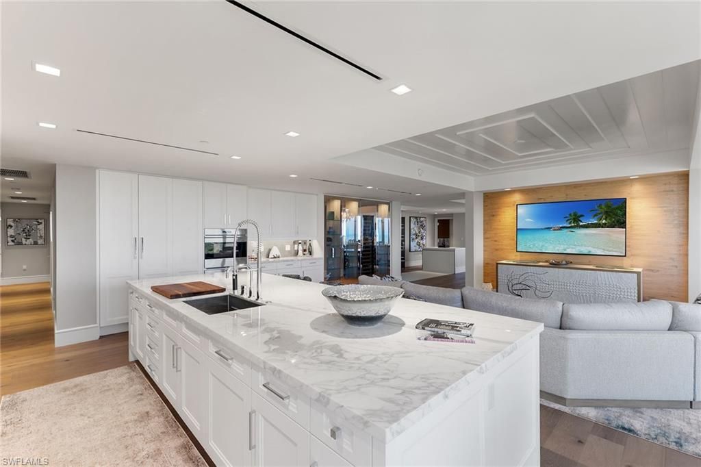 6897 Grenadier Blvd, Unit 704, Naples, FL 34108 Photo