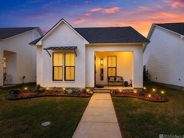 10136 Grayton Dr, Central, LA 70818
