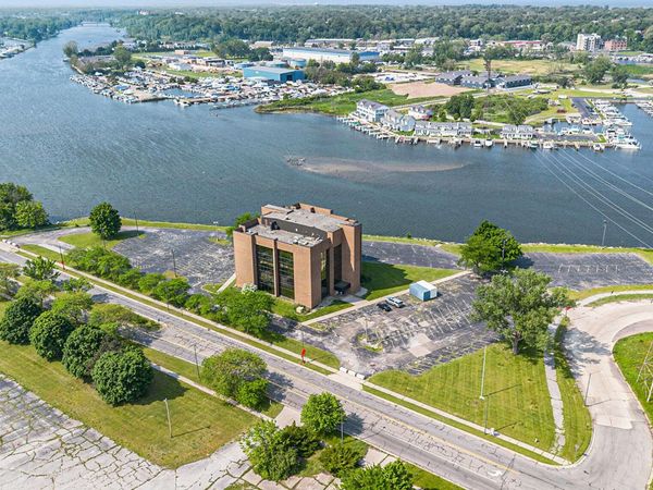 400 Riverview Drive, Benton Harbor, MI 49022