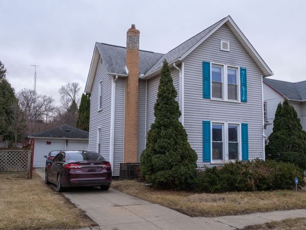 223 W Avon Street, Freeport, IL 61032