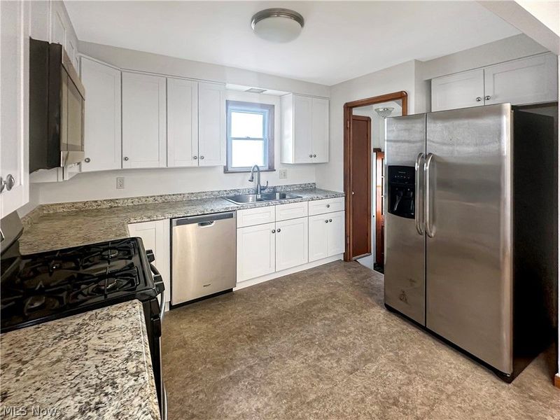 5610 Renwood Drive, Parma, OH 44129 Photo 6