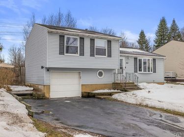 164 Oakhill Drive, Hamburg, NY 14075