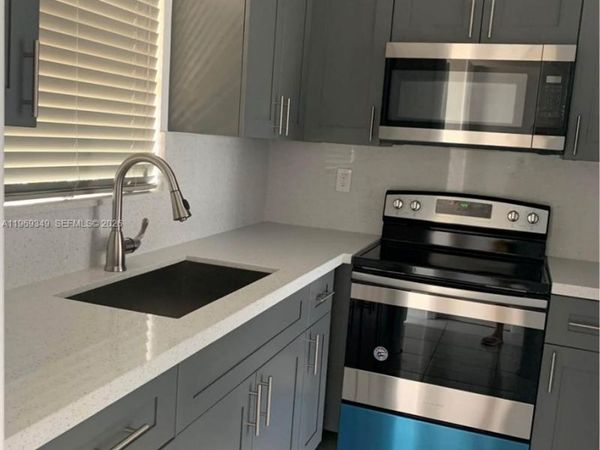 7505 SW 82nd St , Unit 306, Miami, FL 33143