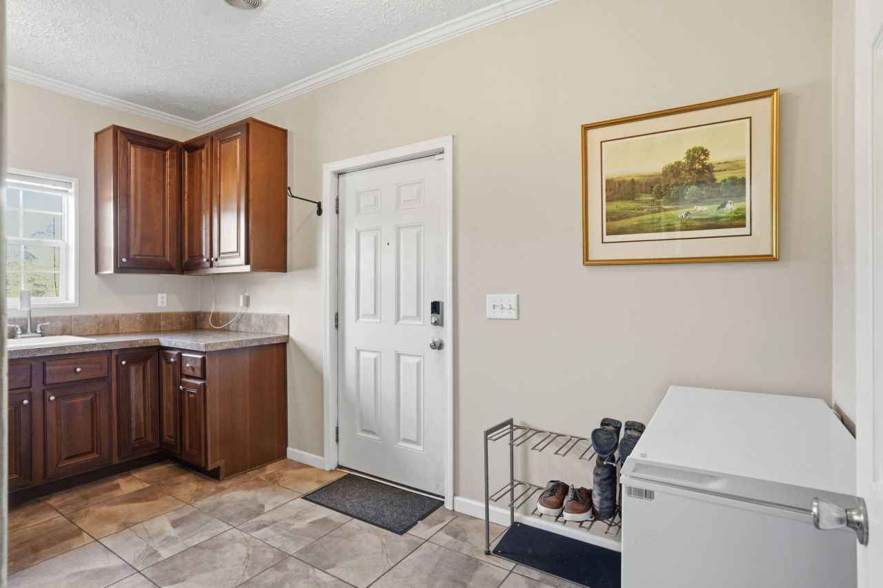 185 Gabby Hall Court Photo 29