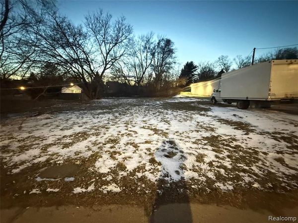 3140 S Cedar Street , Lansing, MI 48910