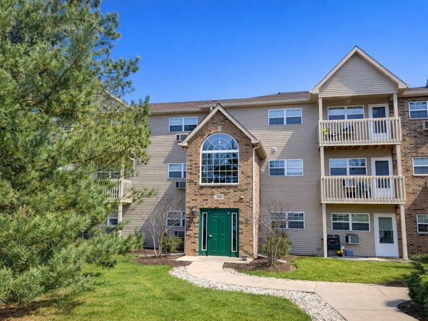 300 Cunat Boulevard, Unit 2B, Richmond, IL 60071