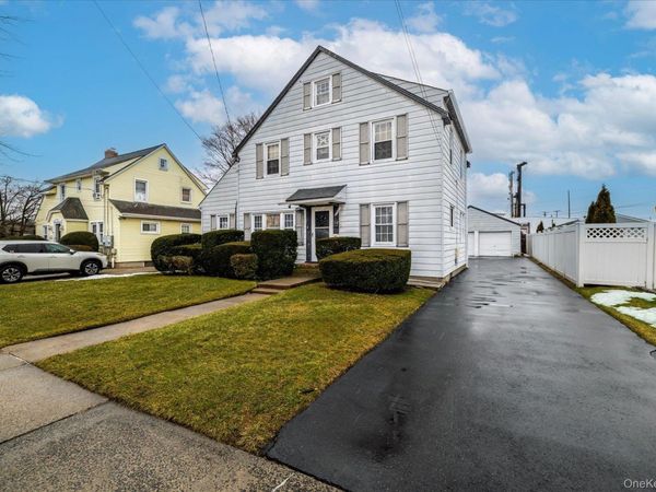 21 Twinlawns Avenue , Hicksville, NY 11801