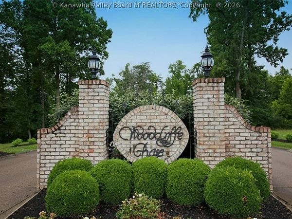 601 Ridgemont Road, Hurricane, WV 25526