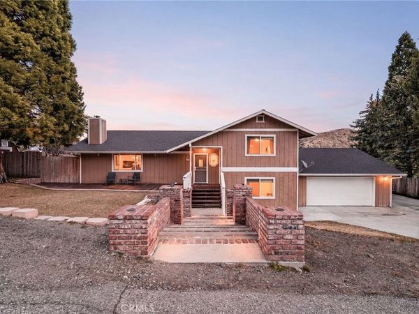 2400 E Canyon Drive, Wrightwood, CA 92397