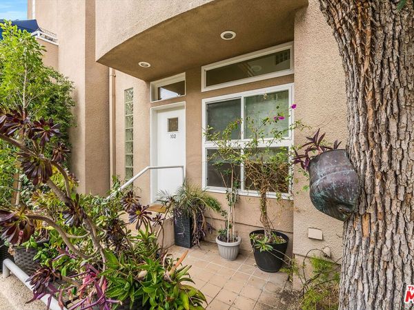 10629 Woodbridge Street, Unit 102, Toluca Lake, CA 91602