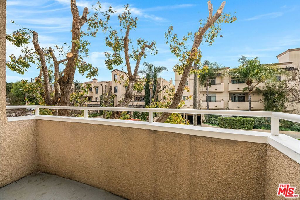 10629 Woodbridge Street, Unit 102, Toluca Lake, CA 91602 Main Photo
