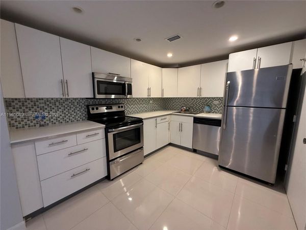 5555 Collins Ave , Unit 12Z, Miami Beach, FL 33140