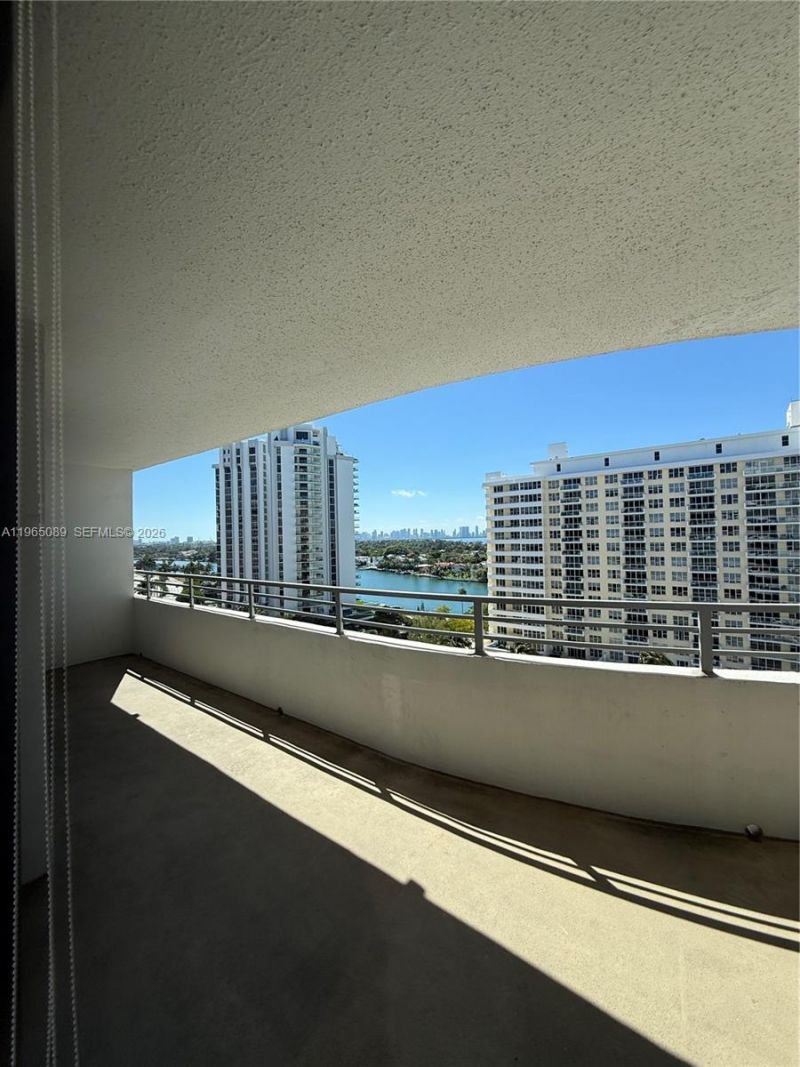 5555 Collins Ave, Unit 12Z, Miami Beach, FL 33140 Photo