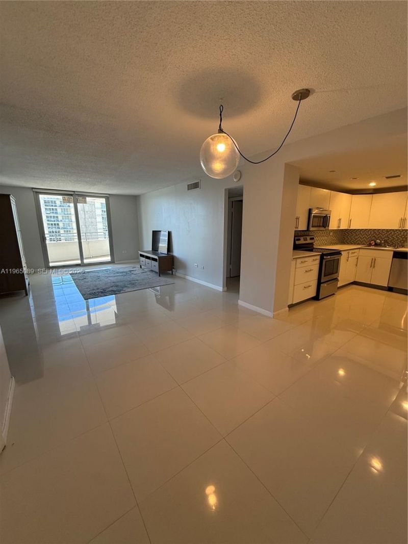 5555 Collins Ave, Unit 12Z, Miami Beach, FL 33140 Photo