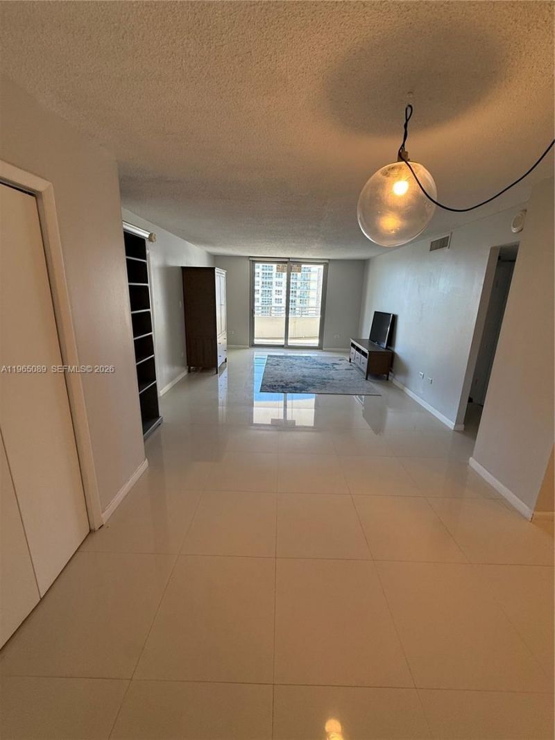 5555 Collins Ave, Unit 12Z, Miami Beach, FL 33140 Photo