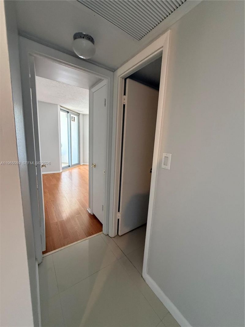 5555 Collins Ave, Unit 12Z, Miami Beach, FL 33140 Photo