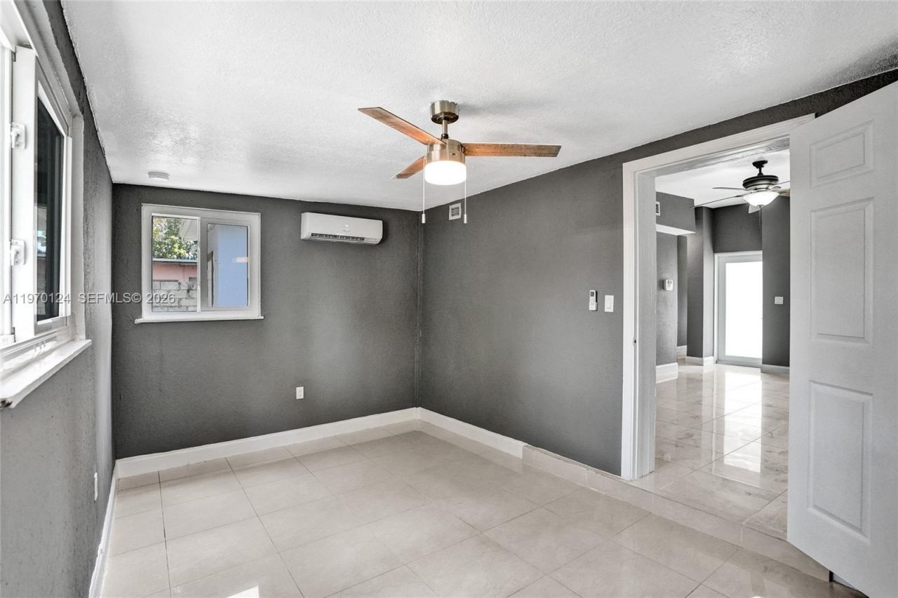 335 NW 109th St , Miami, FL 33168 Photo