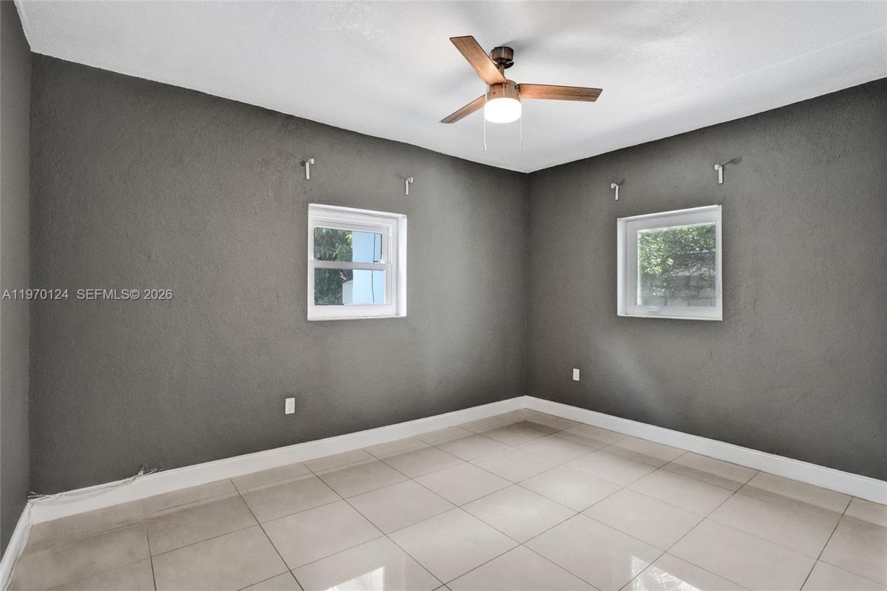 335 NW 109th St , Miami, FL 33168 Photo