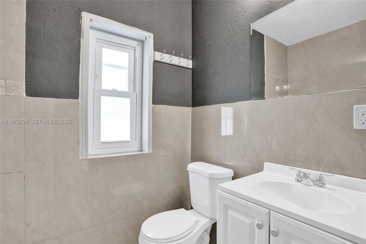 335 NW 109th St , Miami, FL 33168 Photo