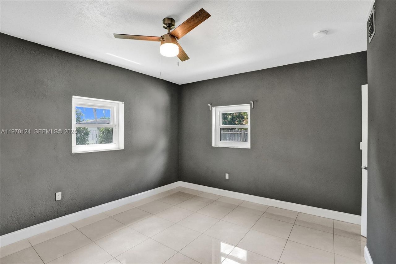 335 NW 109th St , Miami, FL 33168 Photo