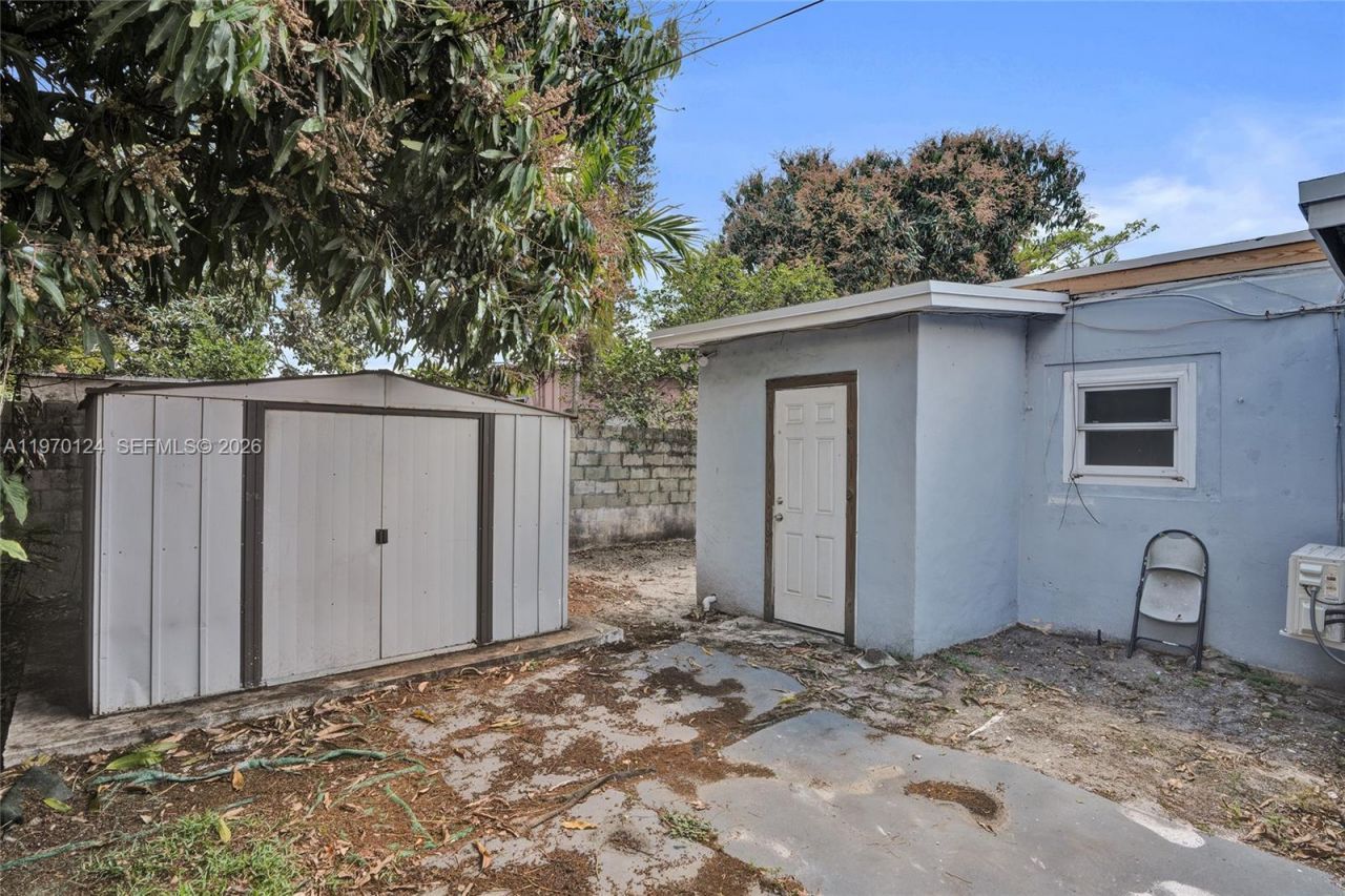 335 NW 109th St , Miami, FL 33168 Photo