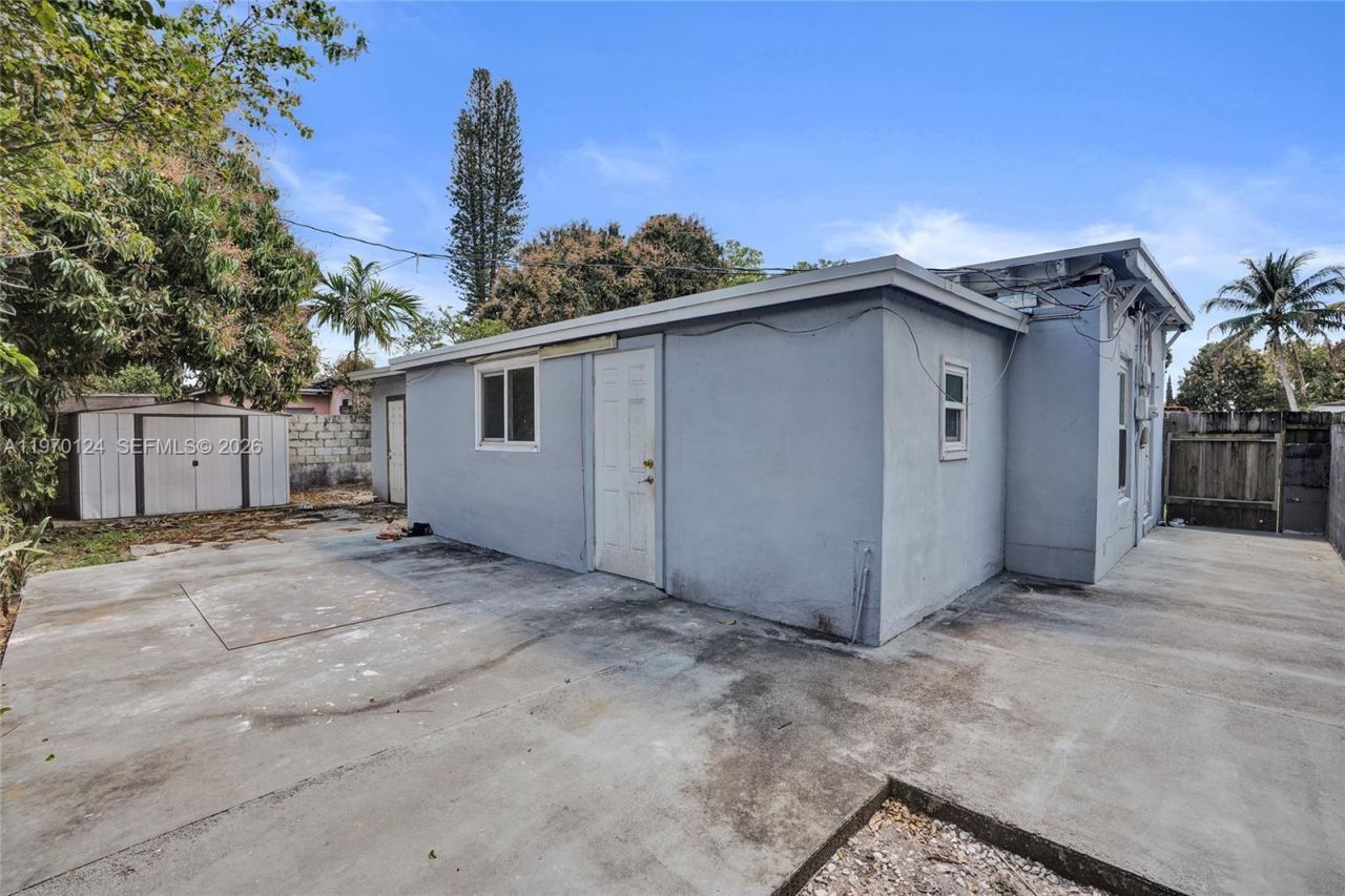 335 NW 109th St , Miami, FL 33168 Photo