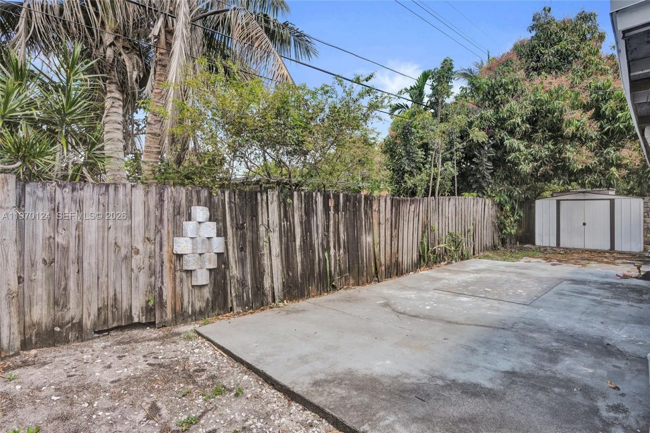 335 NW 109th St , Miami, FL 33168 Photo