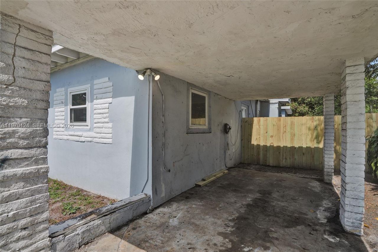 335 NW 109th St , Miami, FL 33168 Photo