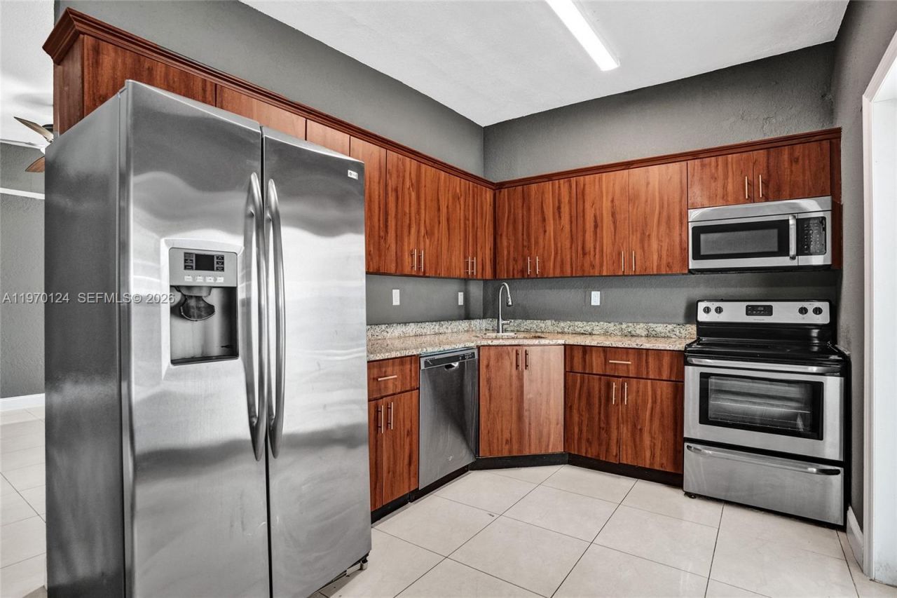 335 NW 109th St , Miami, FL 33168 Photo