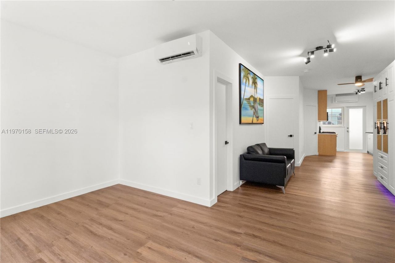 1009 Meridian Ave, Unit 14, Miami Beach, FL 33139 Photo