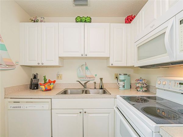 12 Vista Palm Lane, Unit 103, Vero Beach, FL 32962