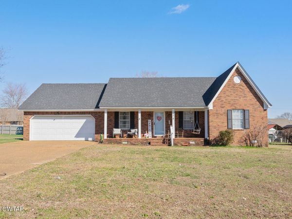 102 Hedgewood Drive, Lexington, TN 38351