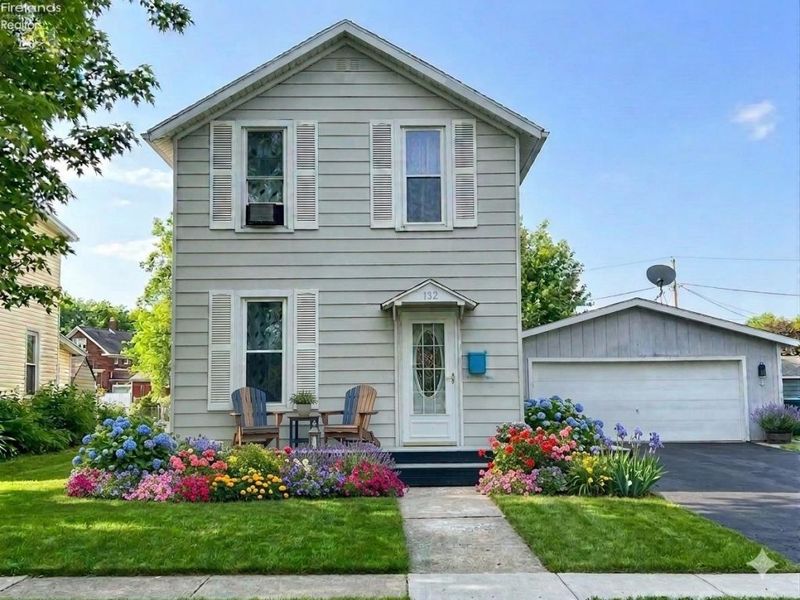 132 Coe Street, Tiffin, OH 44883 Photo 2