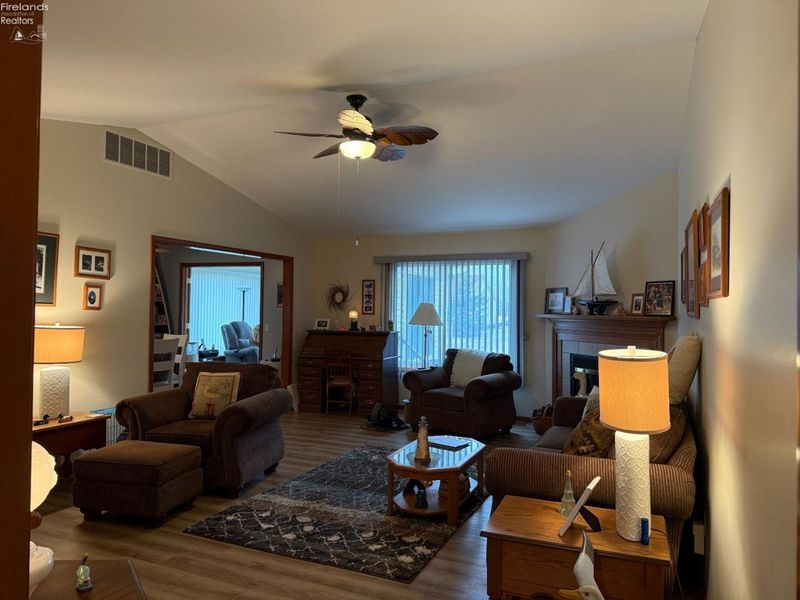 318 Country Meadows Drive, Oak Harbor, OH 43449 Photo 10