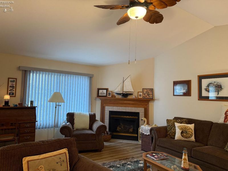 318 Country Meadows Drive, Oak Harbor, OH 43449 Photo 11