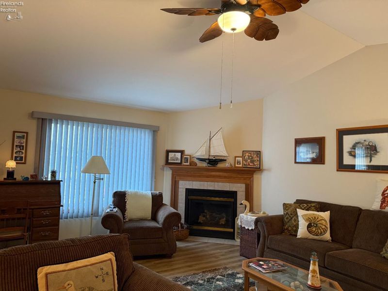 318 Country Meadows Drive, Oak Harbor, OH 43449 Photo 12