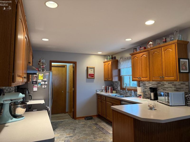 318 Country Meadows Drive, Oak Harbor, OH 43449 Photo 17