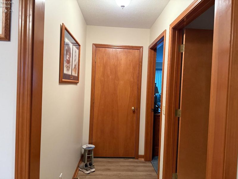 318 Country Meadows Drive, Oak Harbor, OH 43449 Photo 26