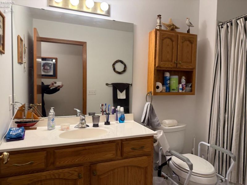 318 Country Meadows Drive, Oak Harbor, OH 43449 Photo 27