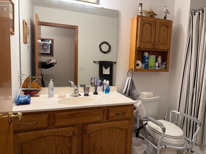 318 Country Meadows Drive, Oak Harbor, OH 43449 Photo 28