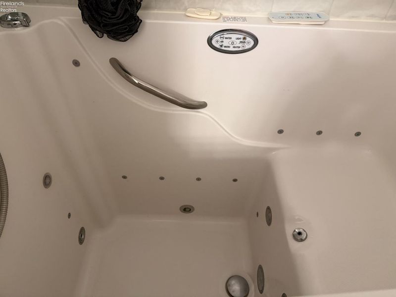 318 Country Meadows Drive, Oak Harbor, OH 43449 Photo 30