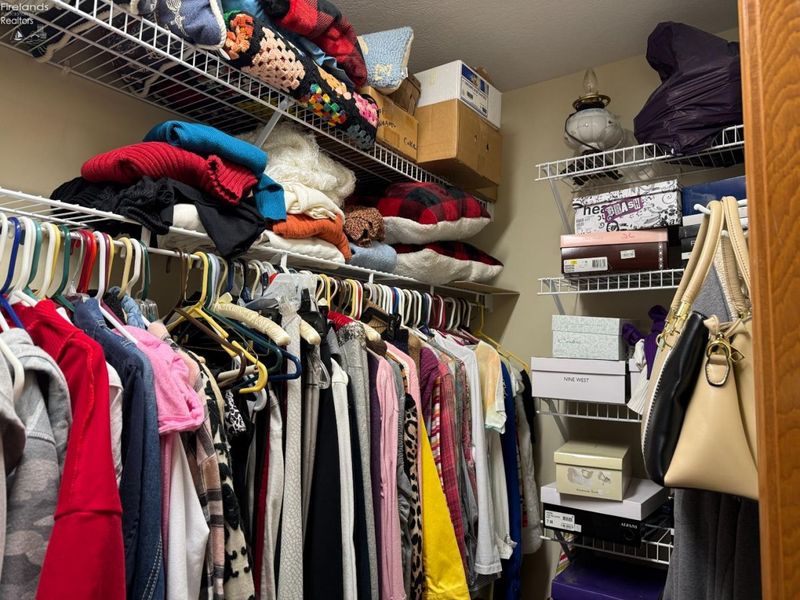 318 Country Meadows Drive, Oak Harbor, OH 43449 Photo 33