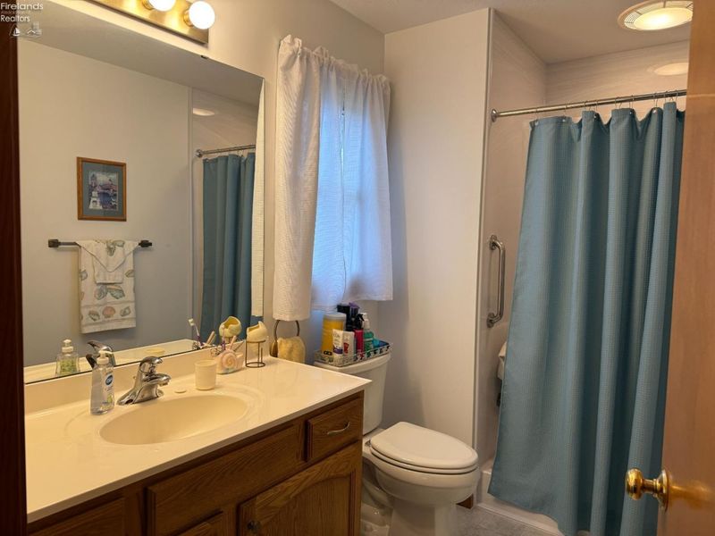 318 Country Meadows Drive, Oak Harbor, OH 43449 Photo 36